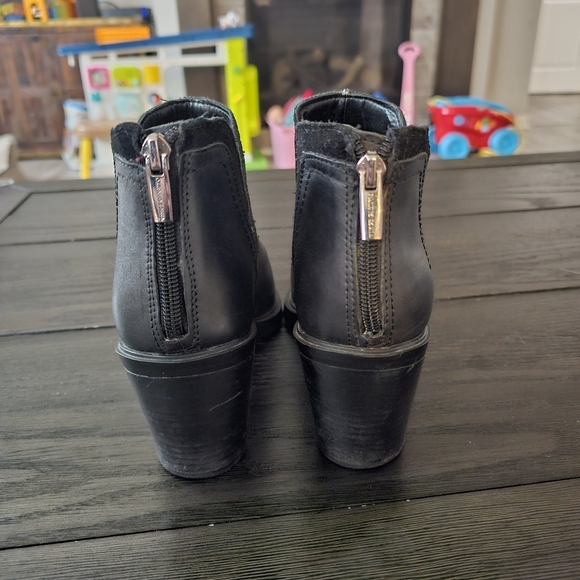 Vince Camuto Riggie Bootie - Picture 6 of 8